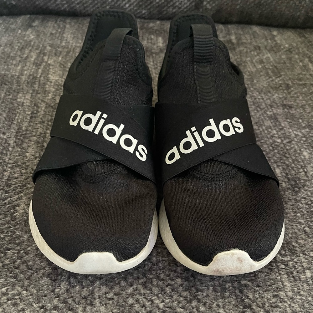 ✨HP✨ Adidas Black and White Slip-On Sneakers sz 8